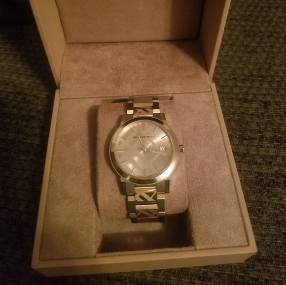 Mens Burberry watch - Picture 3 of 5